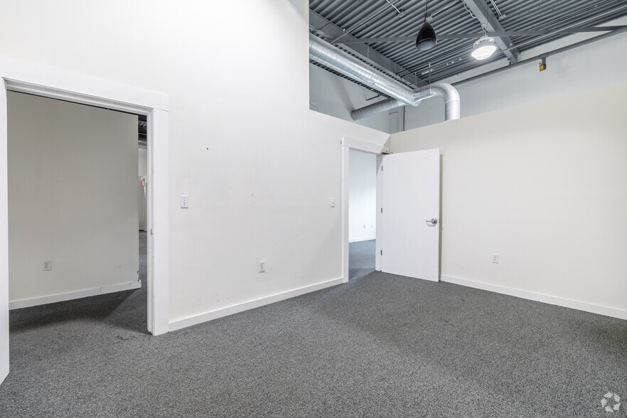 More Photos Of 530 West St, Braintree Manufacturing For Lease