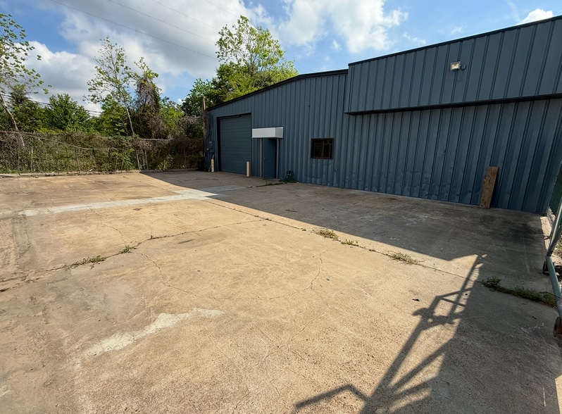 More Photos Of 15926 Cypress North Houston Rd, Cypress Industrial For Lease