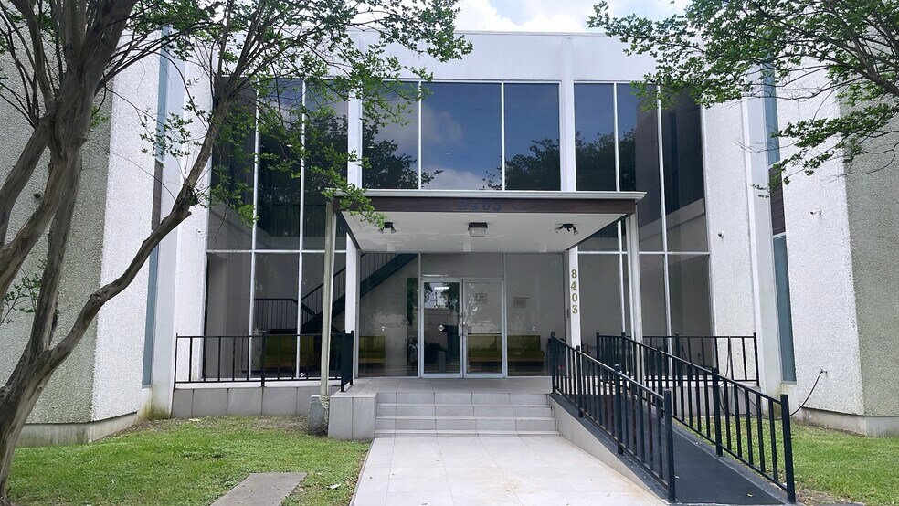 Primary Photo Of 8403 Westglen Dr, Houston Flex For Sale