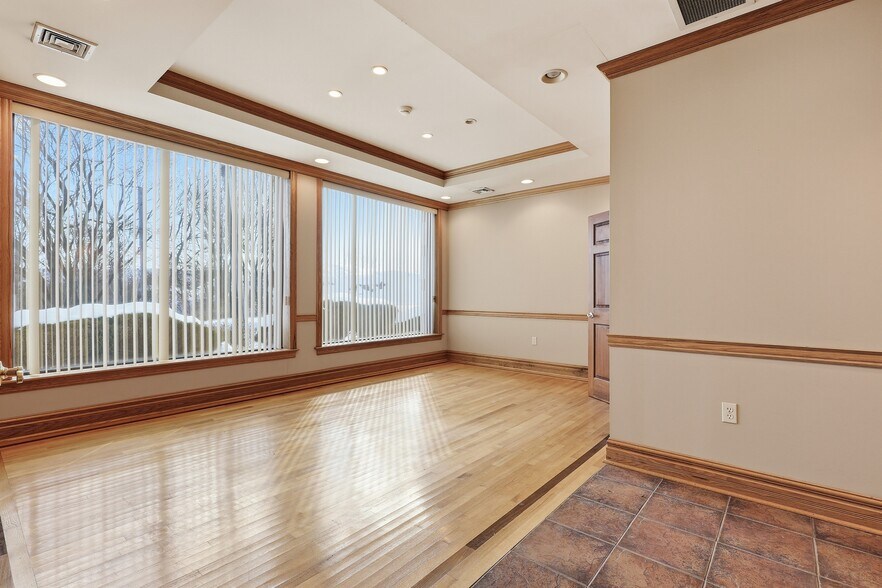 More Photos Of 381 N 9th Ave, Scranton Medical For Sale