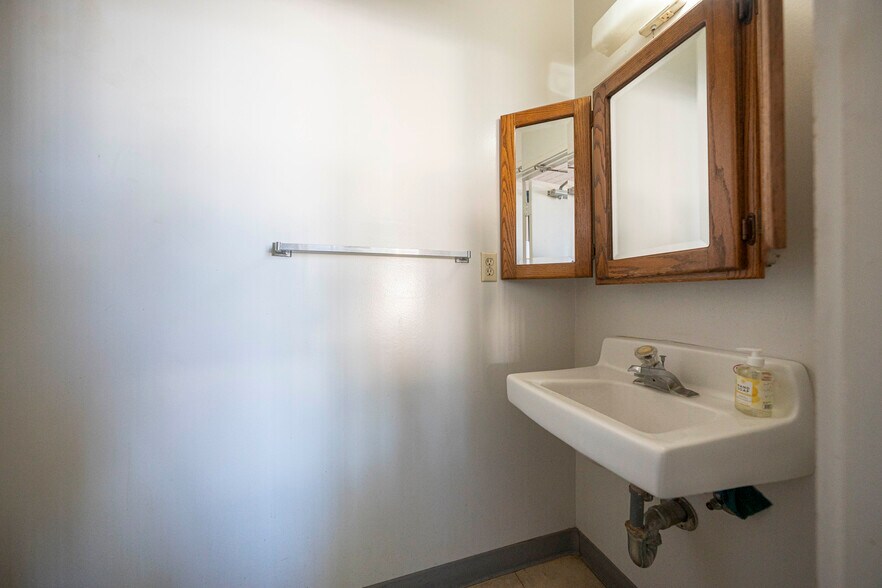 More Photos Of 9200 Lower Azusa Rd, Rosemead Warehouse For Sale