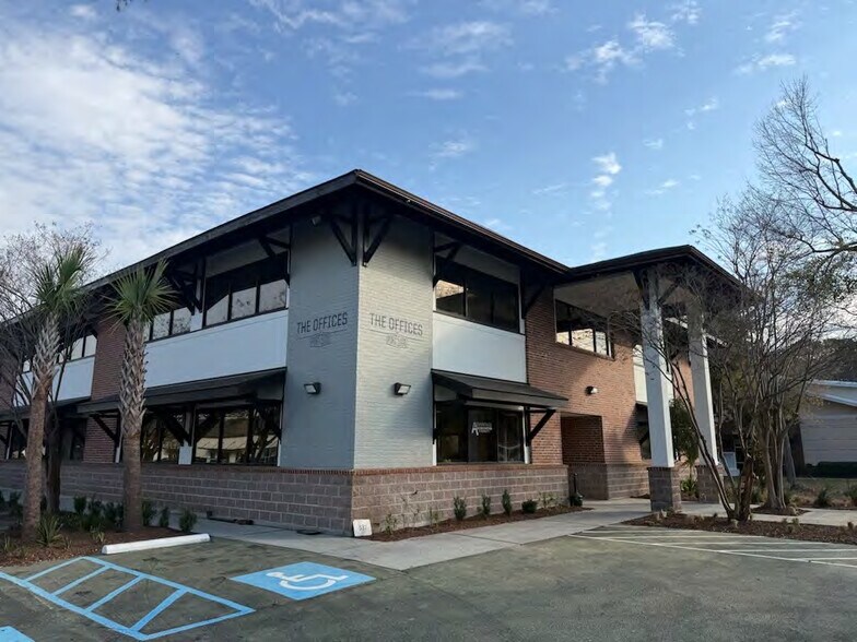 More Photos Of 537 Long Point Rd, Mount Pleasant Office For Lease