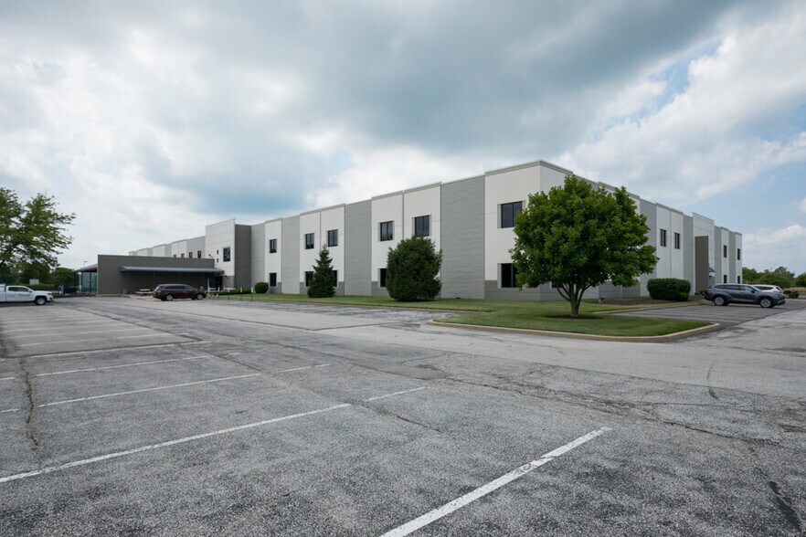 More Photos Of 7650 Magna Dr, Belleville Medical For Lease