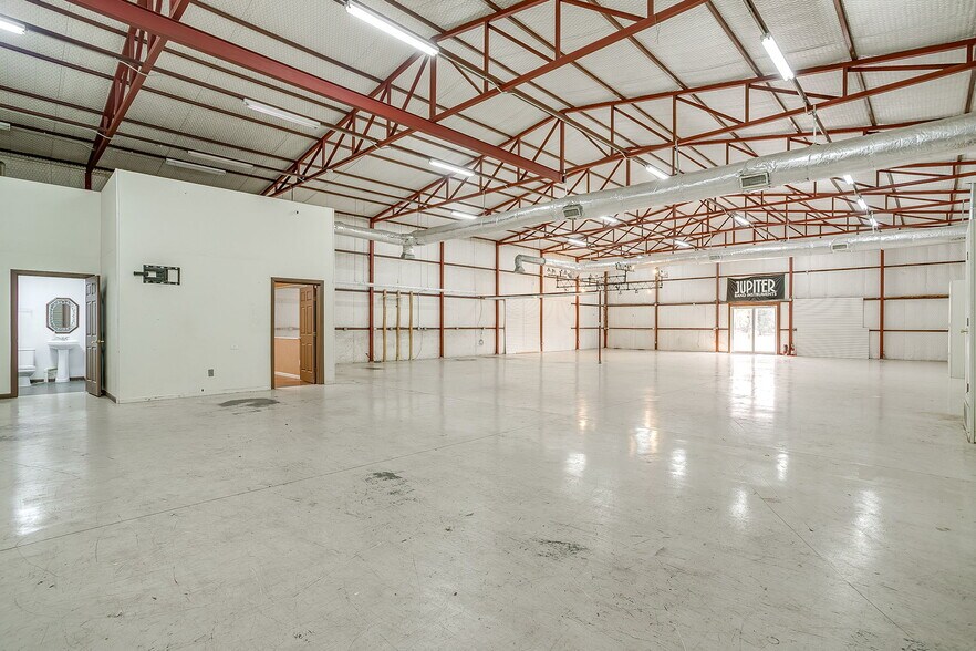 More Photos Of 10450 E Bankhead Hwy, Aledo Flex For Sale