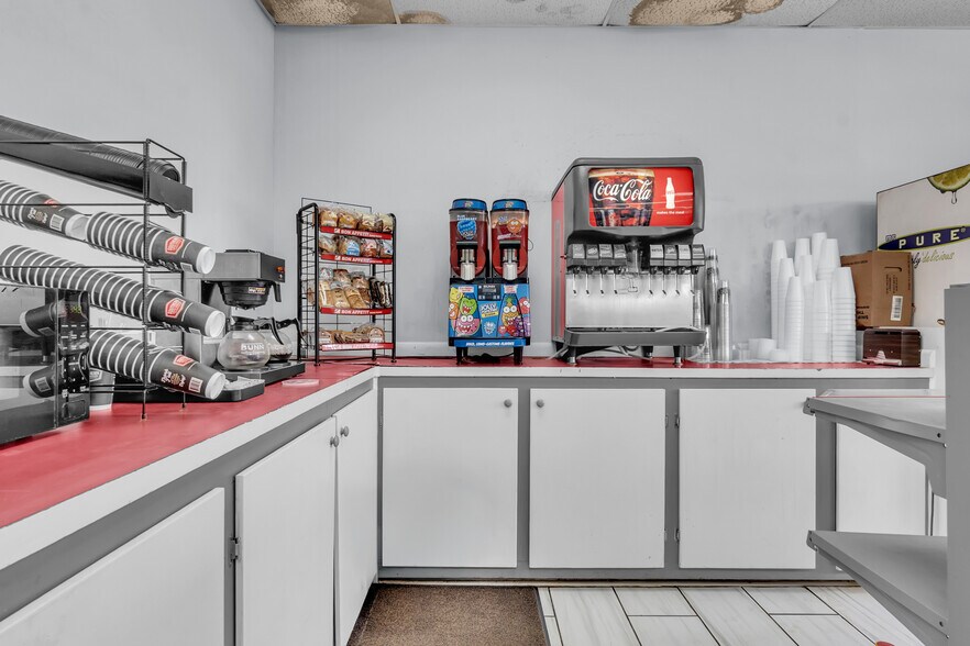 More Photos Of 5577 County Road 174, Grenada General Retail For Sale