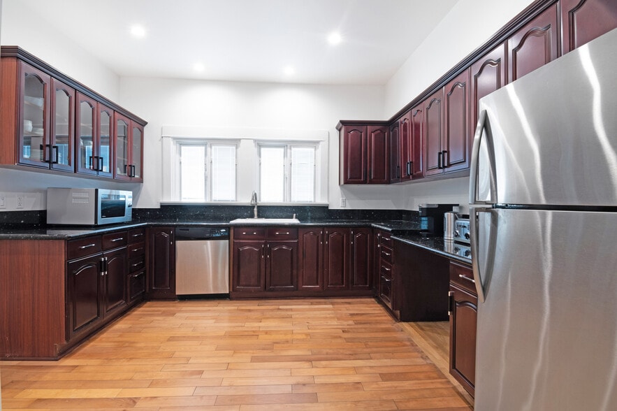 More Photos Of 1506 Crenshaw blvd, Los Angeles Office For Sale