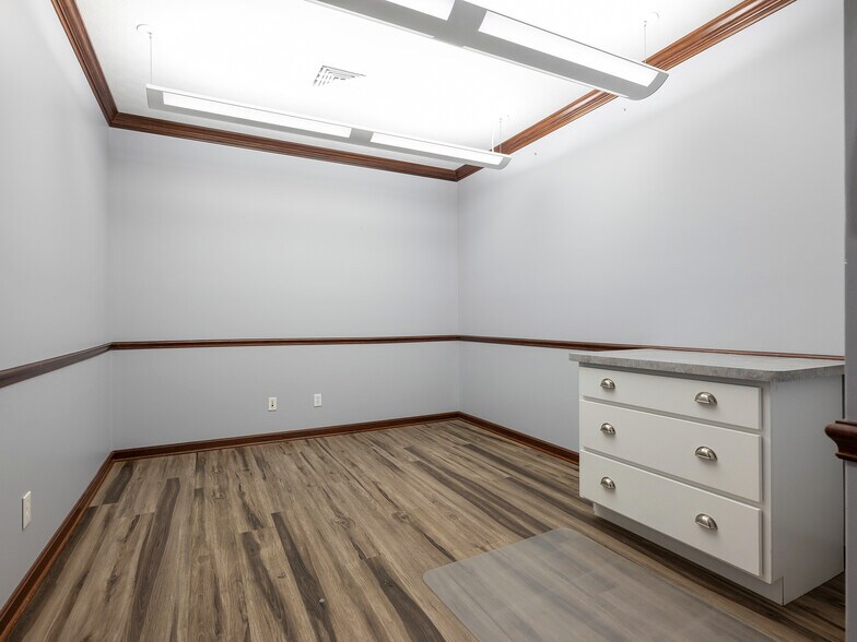 More Photos Of 105 6th Ave, Saint Albans Medical For Sale