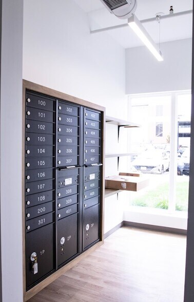 More Photos Of 27 S Squirrel Rd, Auburn Hills Coworking Space