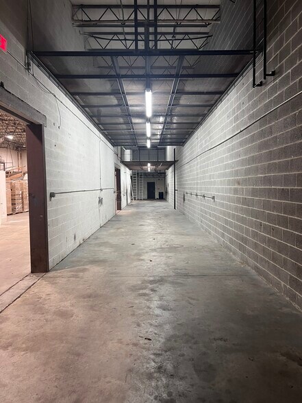 More Photos Of 8501-8585 Atlas Dr, Gaithersburg Warehouse For Lease