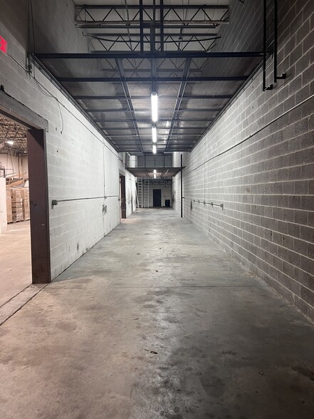 More Photos Of 8573 Atlas Dr, Gaithersburg Warehouse For Lease