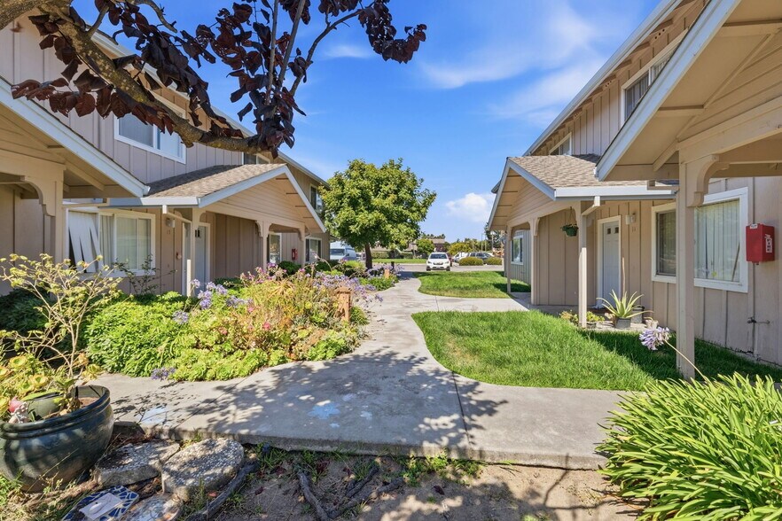 More Photos Of 2220 Chanticleer Ave, Santa Cruz Apartments For Sale