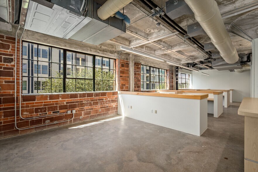 More Photos Of 1701 Commerce St, Houston Loft Creative Space For Lease