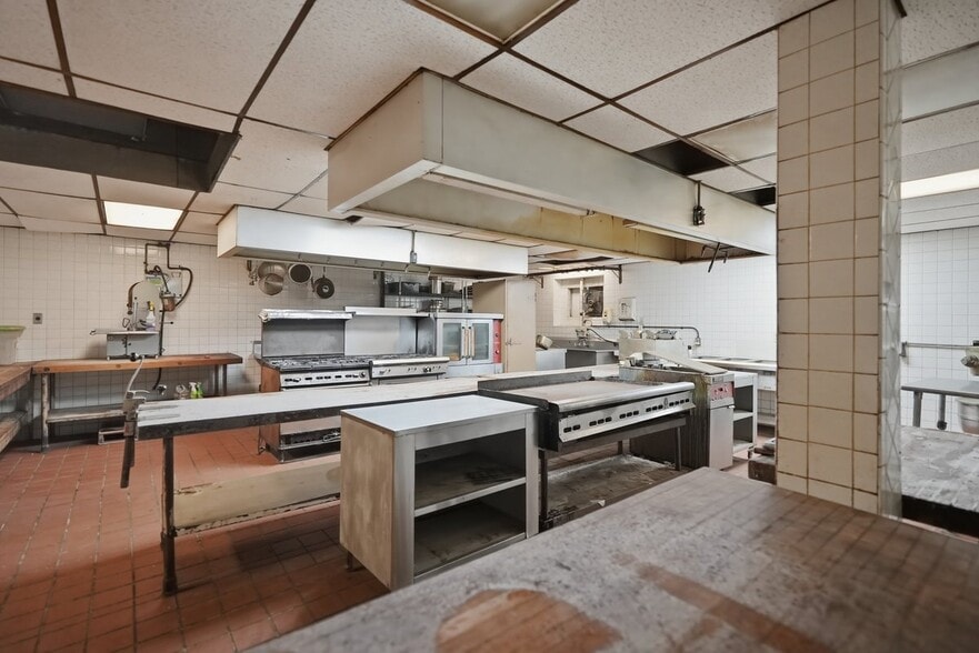 More Photos Of 815 S US Highway 281, Alice Hotel For Sale