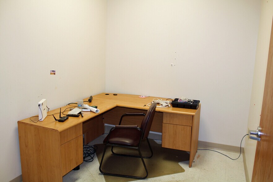 More Photos Of 1010 W 7th St, Auburn Unknown For Lease