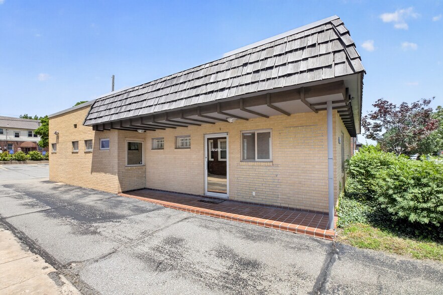 More Photos Of 133 N Glendale St, Wichita Office For Sale