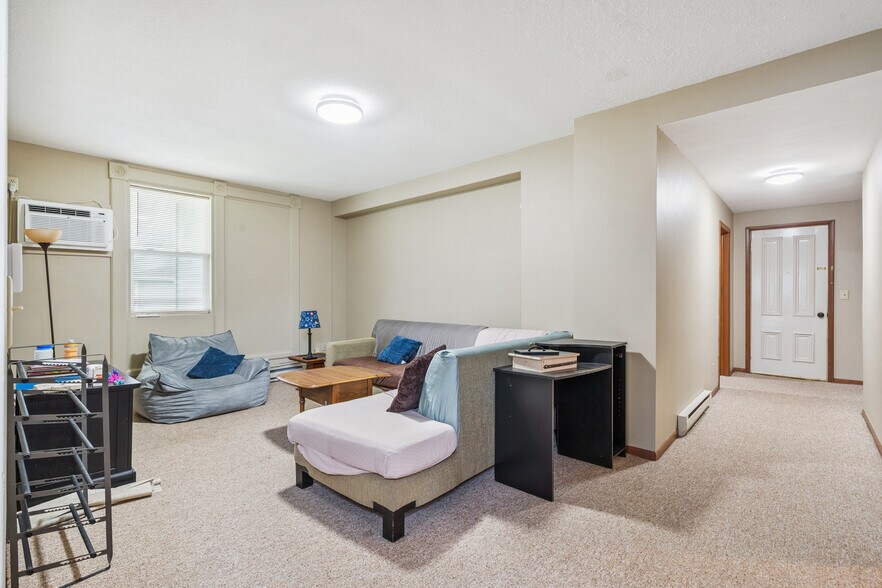 More Photos Of 920 High St, Grinnell Apartments For Sale