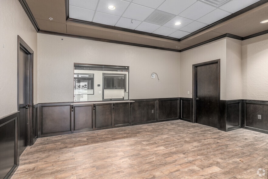 More Photos Of 3151 W Tecumseh Rd, Norman Medical For Lease