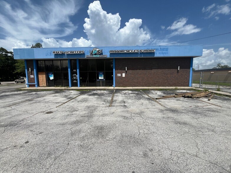 Primary Photo Of 4052 University Blvd S, Jacksonville General Retail For Sale