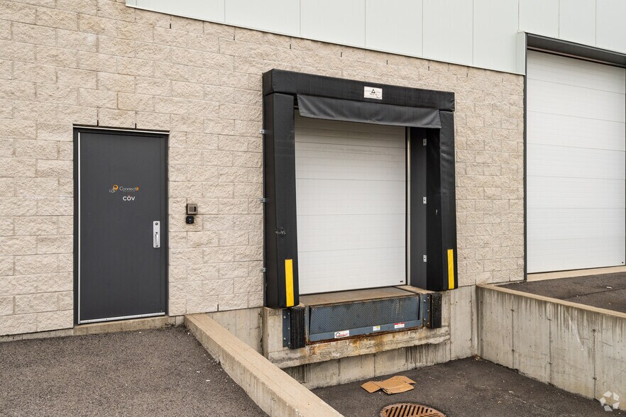 More Photos Of 4400-4500 Rue Garand, Laval Light Manufacturing For Lease