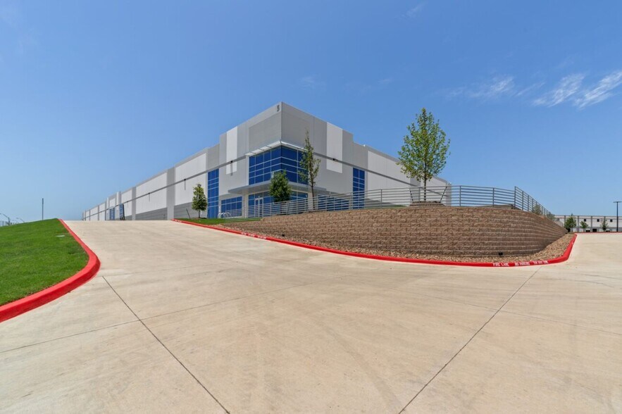 More Photos Of West Avenue and Wurzbach Parkway, San Antonio Unknown For Lease