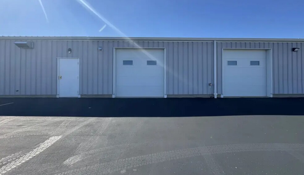 More Photos Of 633 1st Ave, Monroe Showroom For Lease