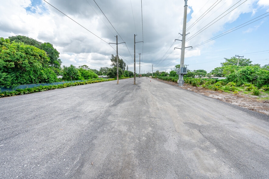 More Photos Of 5050 Peters Rd, Plantation Land For Lease