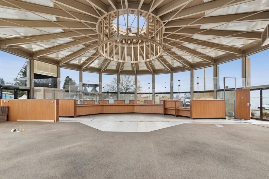 More Photos Of 1616 SW 100th St, Seattle Bank For Sale