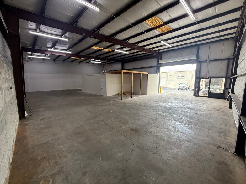 More Photos Of 1262-1270 Commons Ct, Clermont Warehouse For Lease
