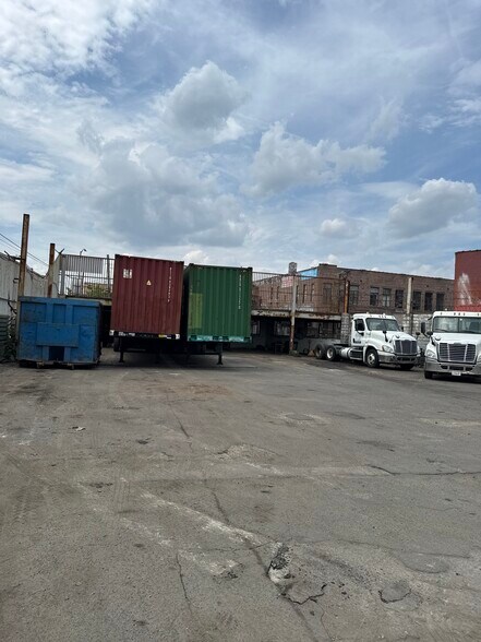 More Photos Of 526 Johnson Ave, Brooklyn Land For Lease