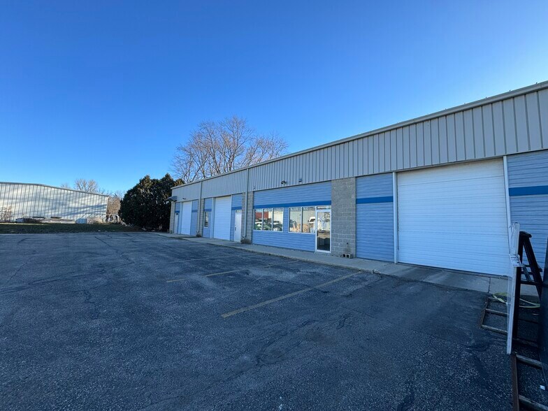 More Photos Of 400 Venture Ct, Verona Light Manufacturing For Lease