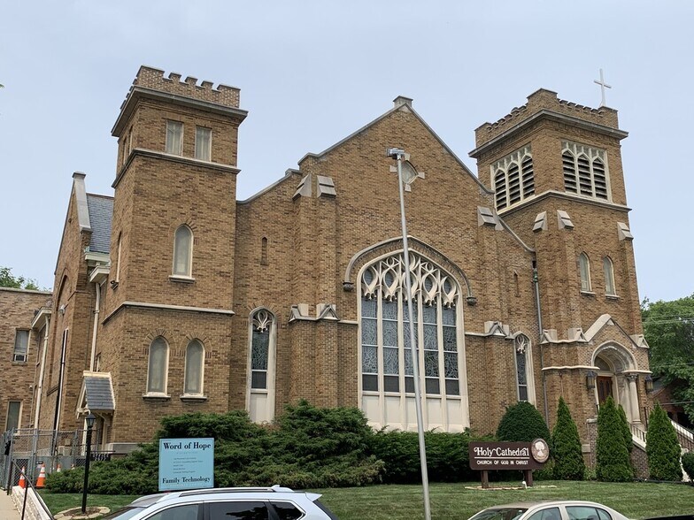 More Photos Of 2677 N 40th St, Milwaukee Religious Facility For Lease