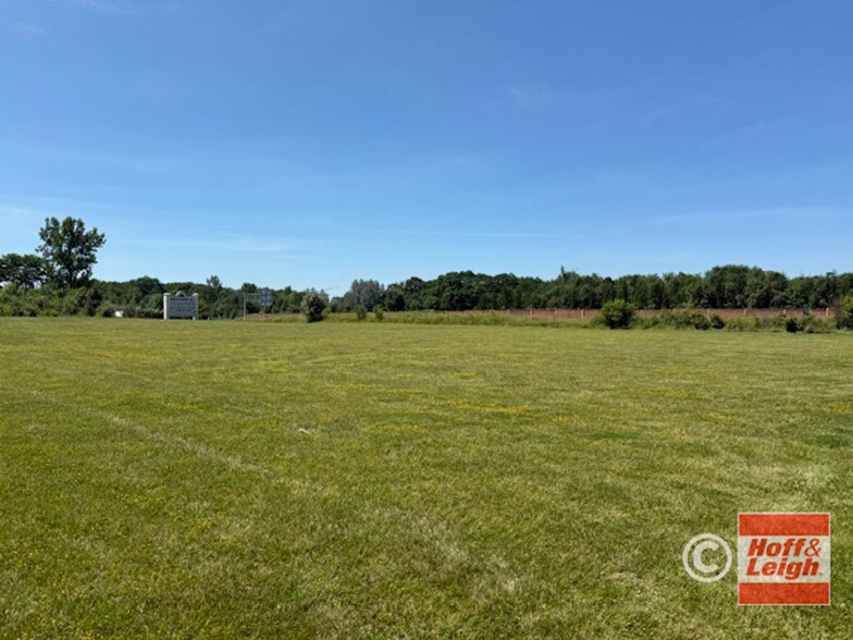 More Photos Of 1680 Industrial Pky, Brunswick Office For Sale