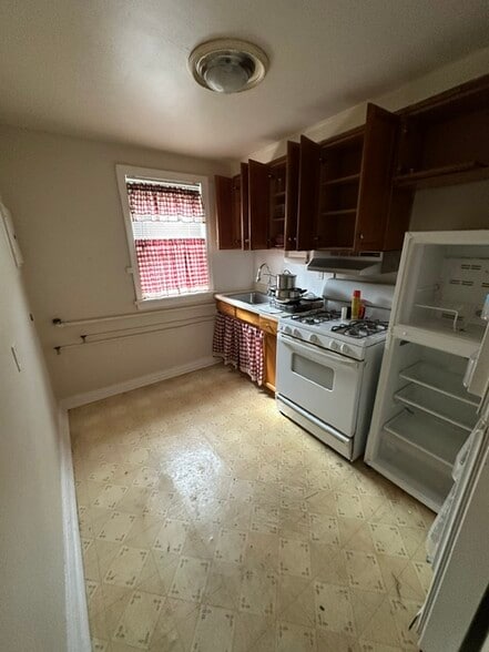 More Photos Of 1015 Saville Ave, Crum Lynne Storefront Retail Residential For Sale