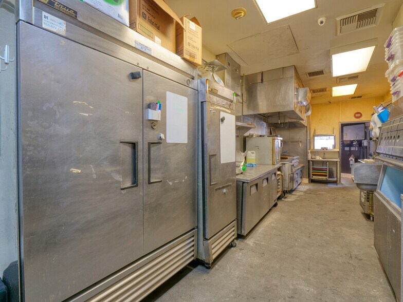 More Photos Of 1155 S Grand Ave, Los Angeles Apartments For Lease