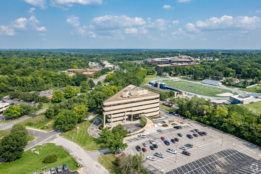 More Photos Of 9200 Ward Pky, Kansas City Office For Sale