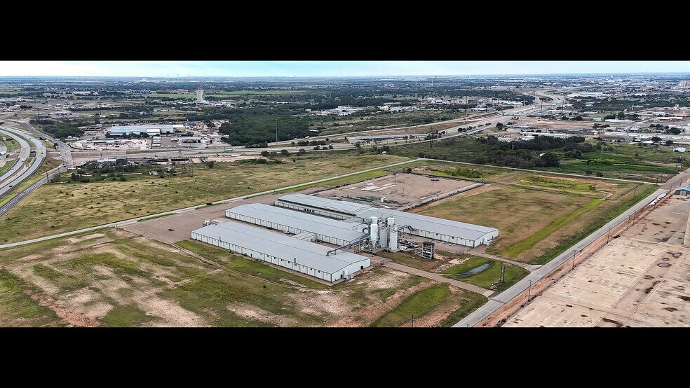 More Photos Of 2002 N Avenue N, Lubbock Manufacturing For Sale