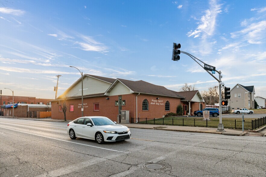 More Photos Of 3904 Delmar Blvd, Saint Louis General Retail For Sale