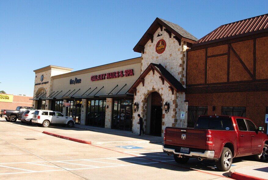 More Photos Of 828 FM 646, League City Storefront For Lease