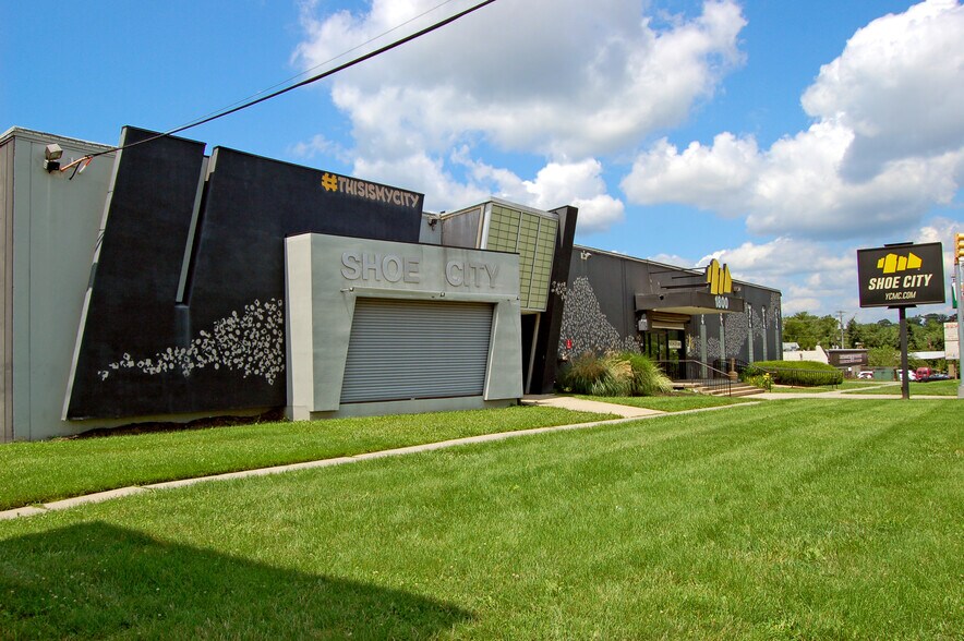 More Photos Of 1800 Woodlawn Dr, Woodlawn Warehouse For Sale