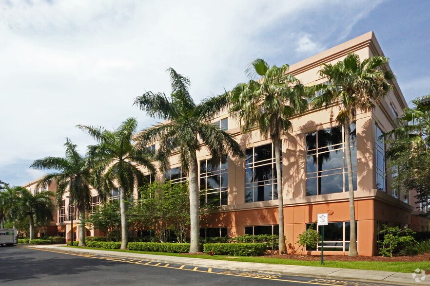 More Photos Of 1560 Sawgrass Corporate Pkwy, Sunrise Office For Lease