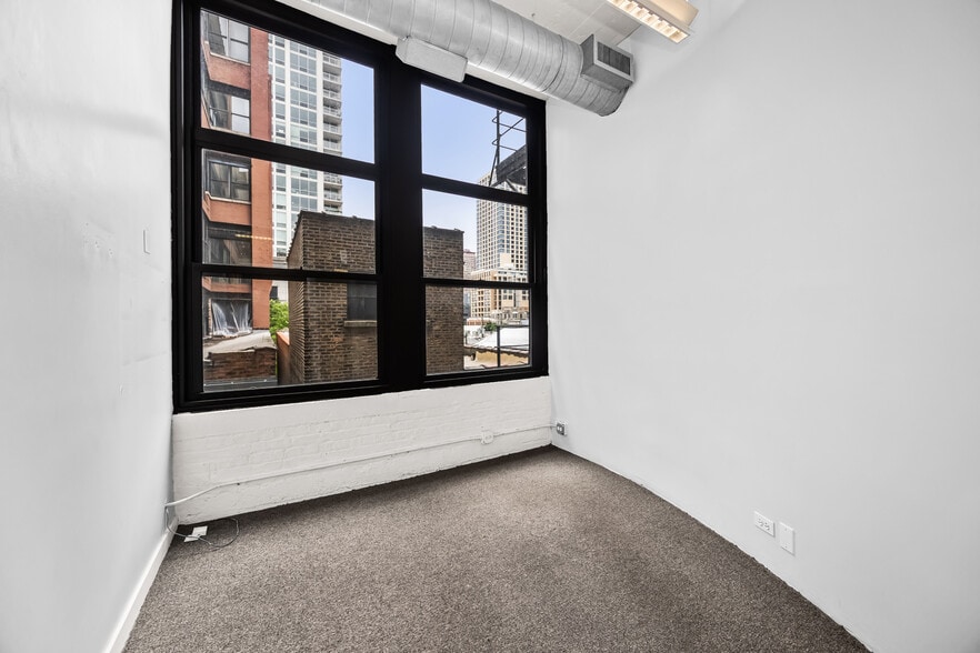 More Photos Of 222 W Ontario St, Chicago Loft Creative Space For Lease