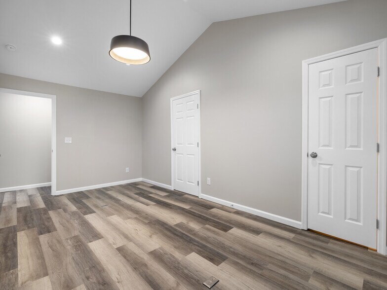 More Photos Of 3261 New Bern Hwy, Jacksonville Light Distribution For Lease