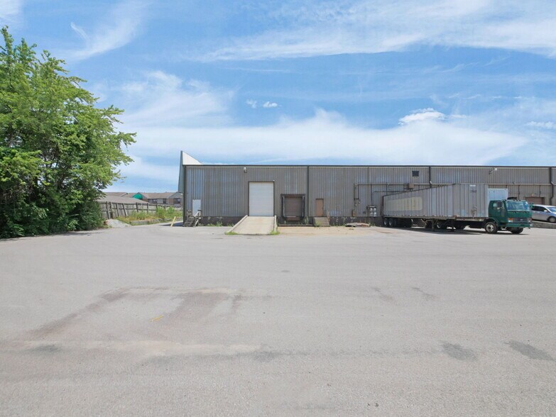 More Photos Of 5075-5095 Westerville Rd, Columbus Warehouse For Lease