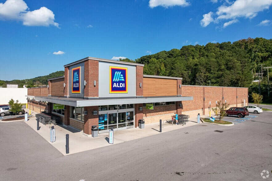 Primary Photo Of 680 Signal Mountain Rd, Chattanooga Storefront For Lease