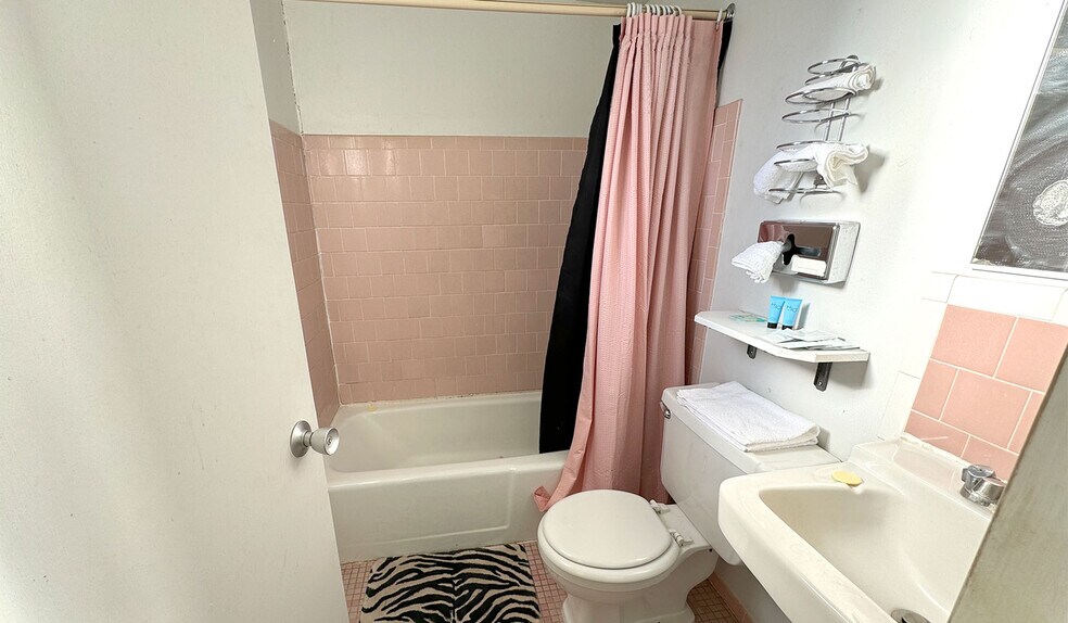 More Photos Of 21455 W I-40 Business, Seligman Hotel For Sale