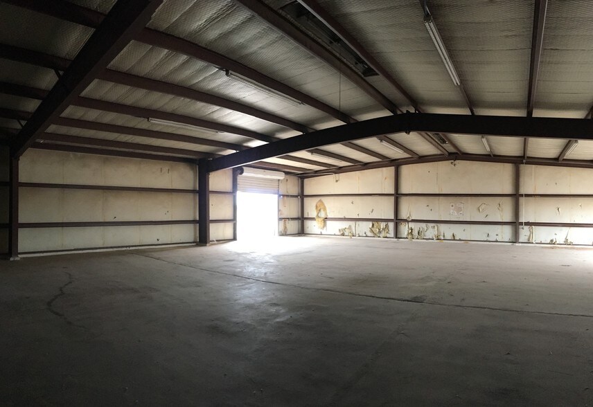 More Photos Of 200 O T Smith Rd, Tornillo Warehouse For Sale