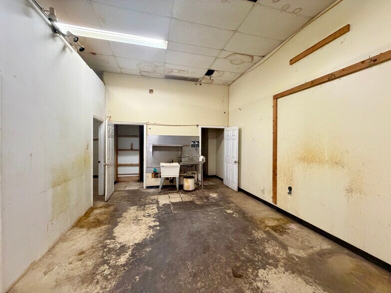 More Photos Of 5068 W Colonial Dr, Orlando Storefront For Sale