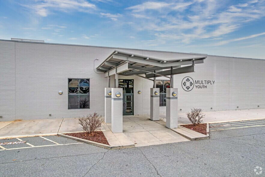 More Photos Of 280 Concord Pky S, Concord Unknown For Sale