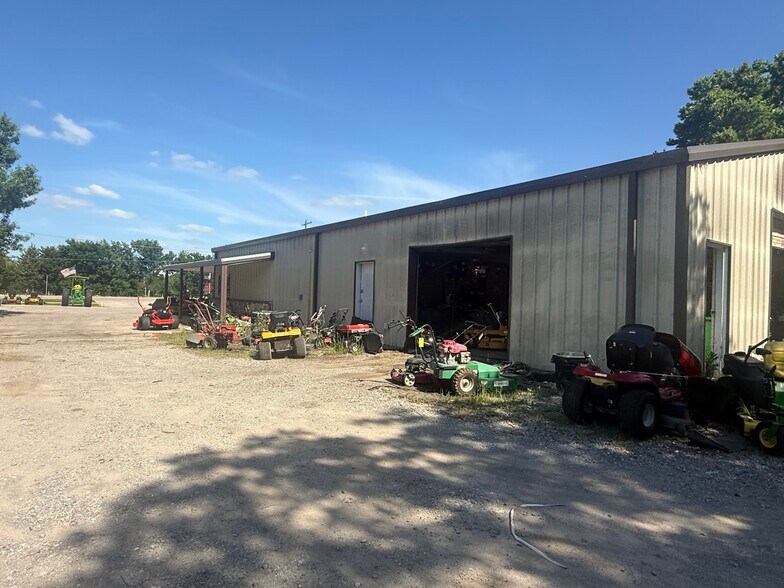 More Photos Of 1521 N State Highway 121, Bonham Freestanding For Sale