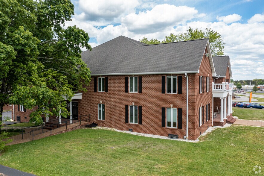 More Photos Of 236 Miller Ave, Crossville Medical For Sale